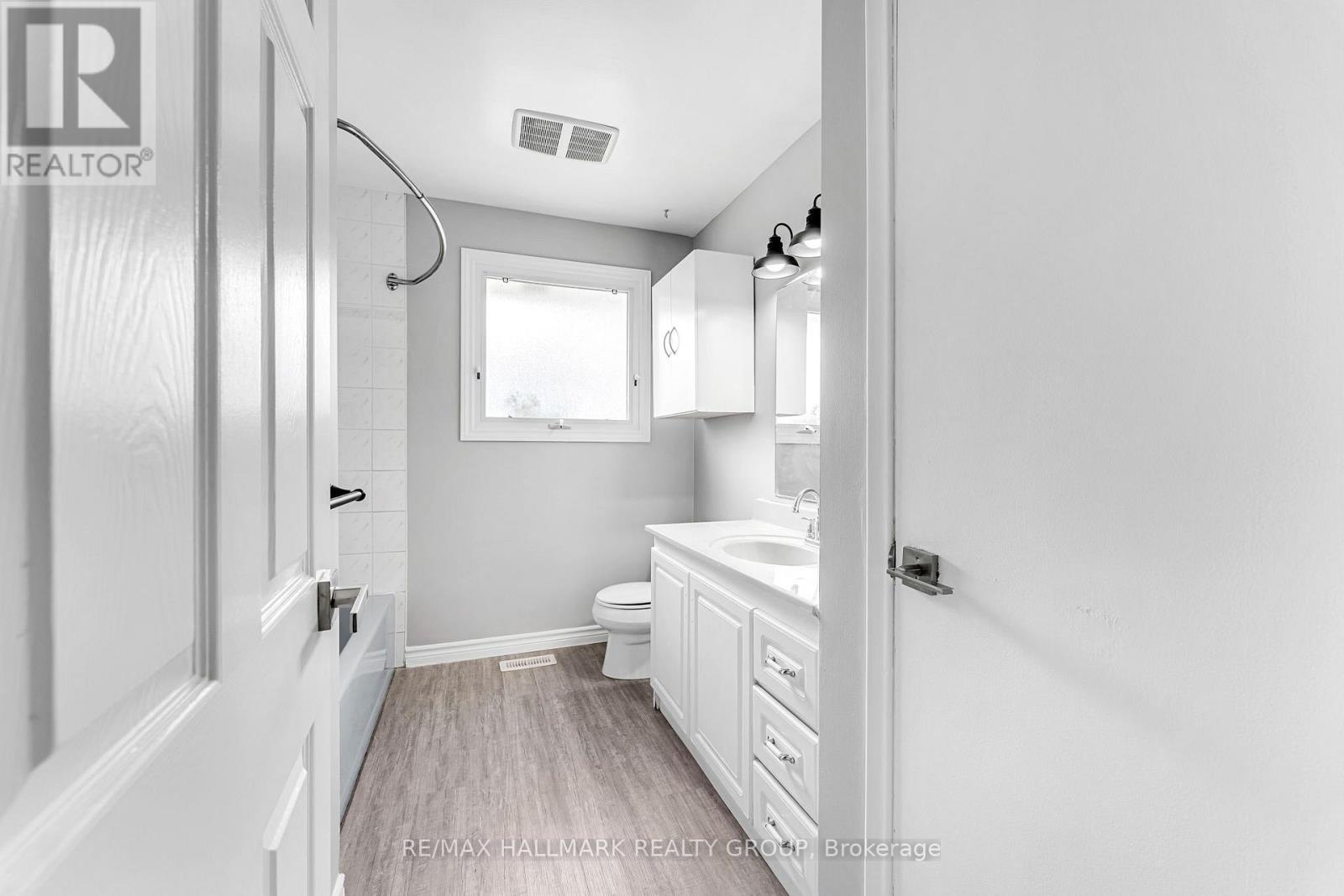 75 Briscoe Street, Loyalist (Amherstview), ON - Indoor