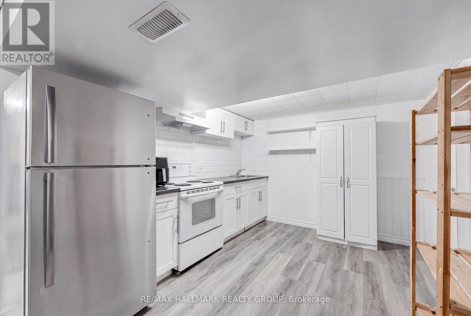 75 Briscoe Street, Loyalist (Amherstview), ON - Indoor Photo Showing Kitchen
