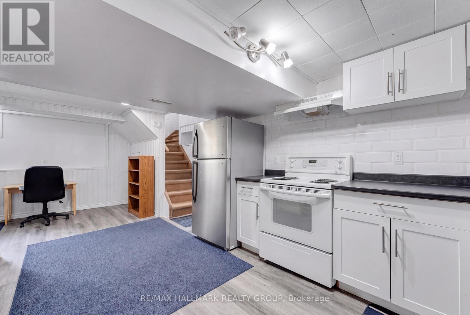 75 Briscoe Street, Loyalist (Amherstview), ON - Indoor Photo Showing Kitchen