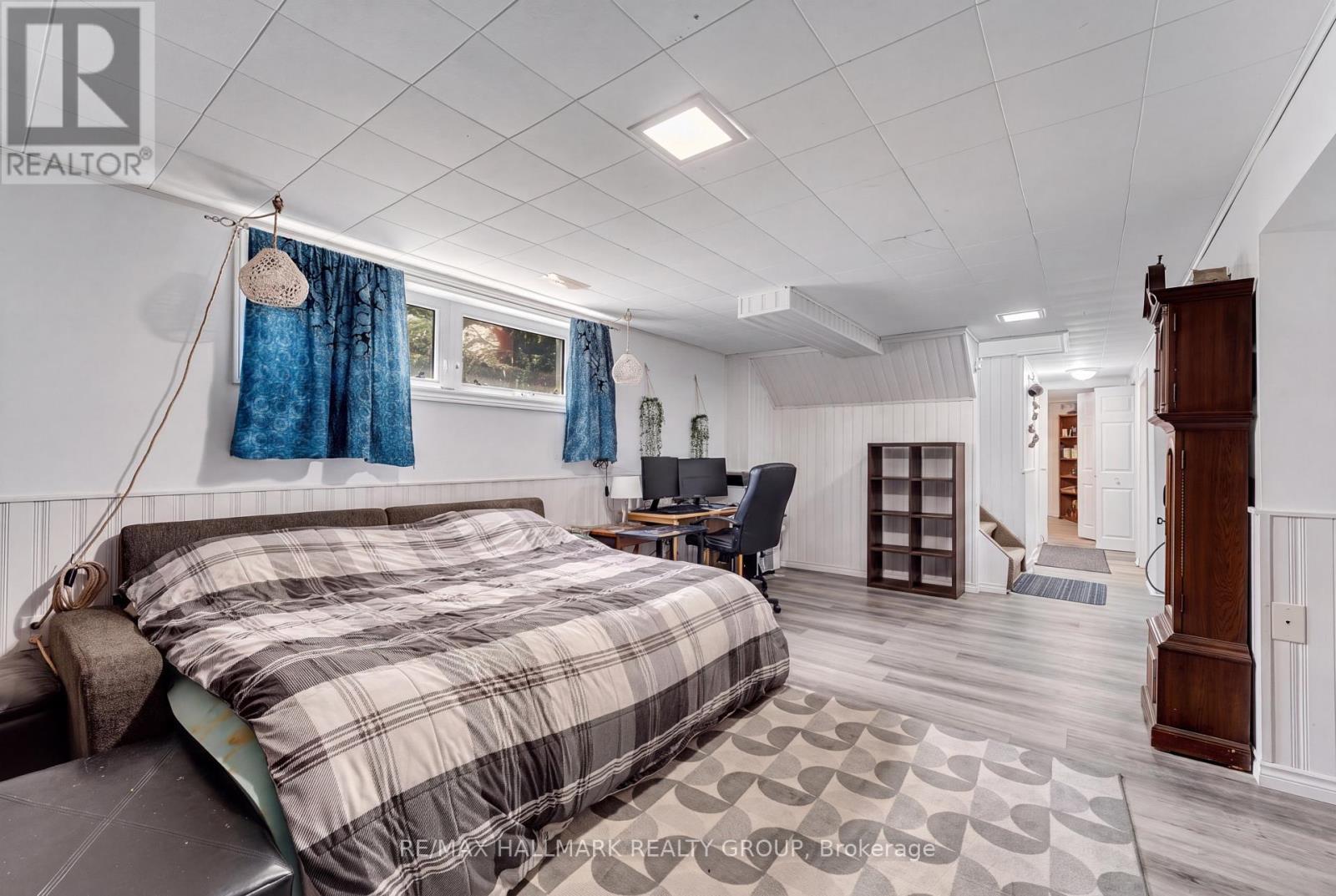 75 Briscoe Street, Loyalist (Amherstview), ON - Indoor Photo Showing Bedroom
