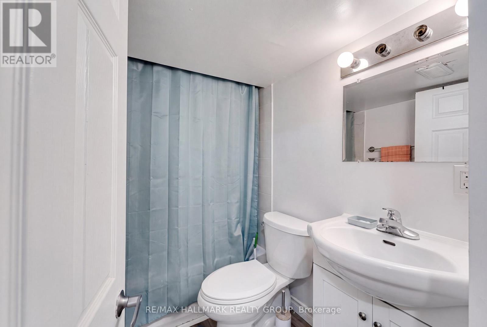 75 Briscoe Street, Loyalist (Amherstview), ON - Indoor Photo Showing Bathroom
