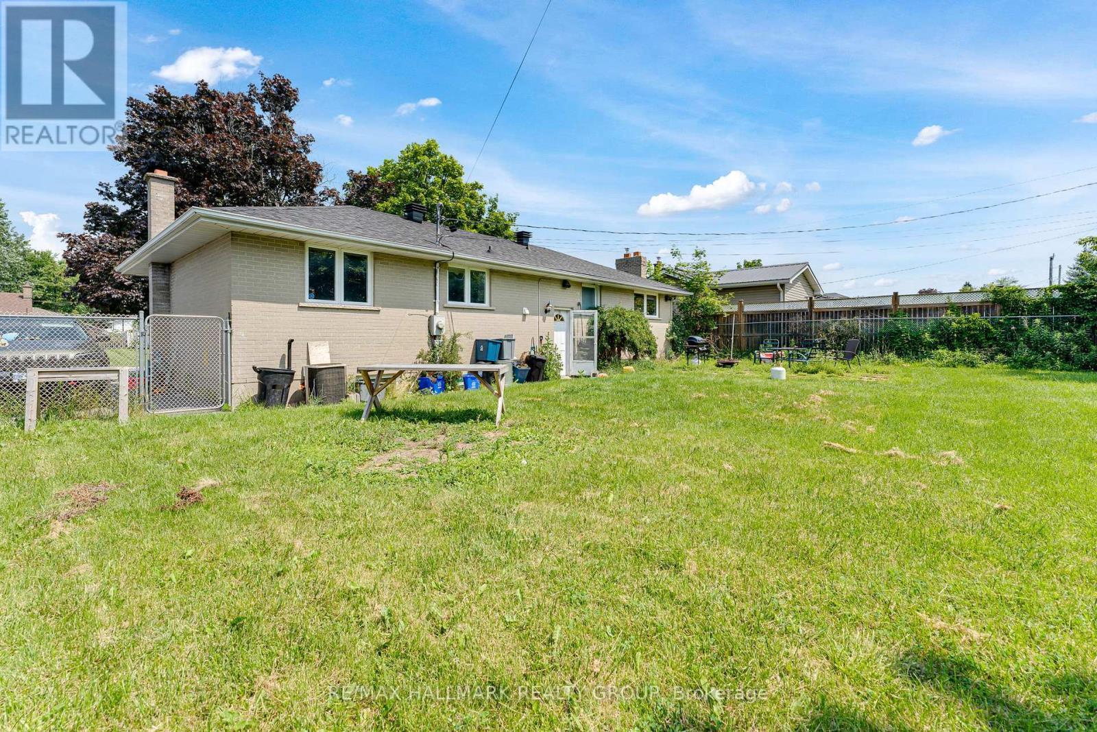 75 Briscoe Street, Loyalist (Amherstview), ON - Outdoor