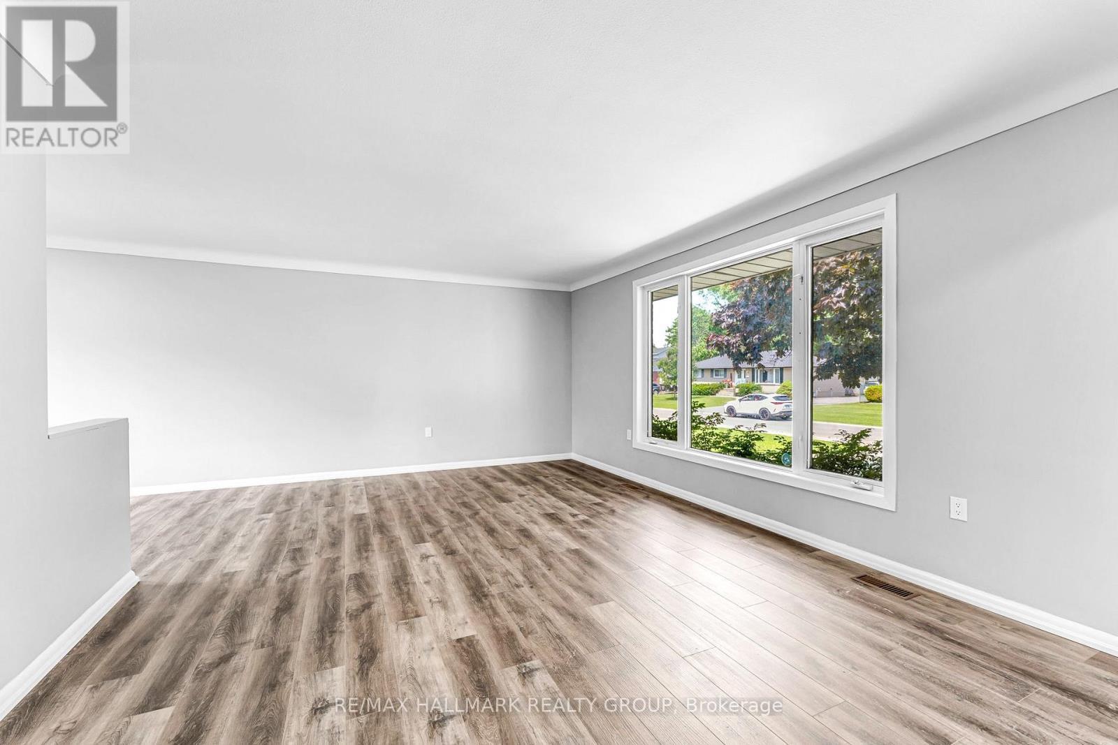 75 Briscoe Street, Loyalist (Amherstview), ON - Indoor Photo Showing Other Room