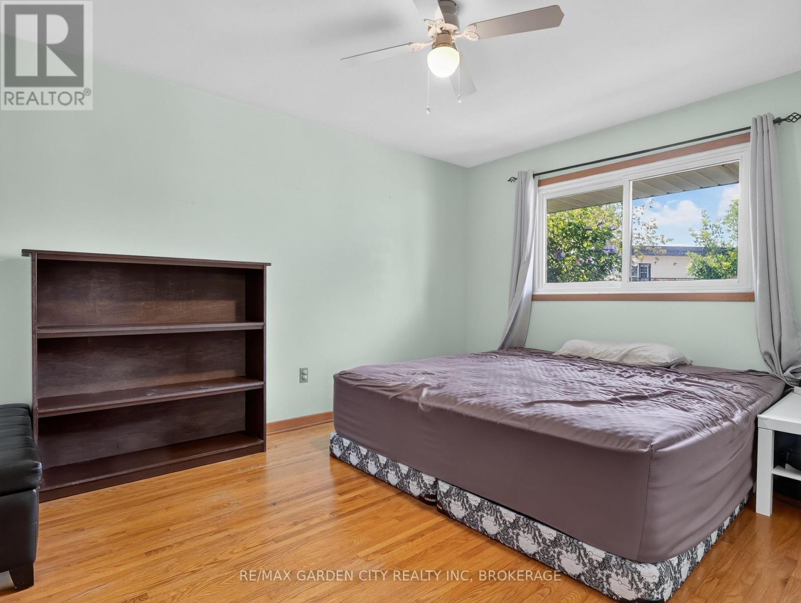 19 Black Knight Road, St. Catharines (Lakeport), ON - Indoor Photo Showing Bedroom