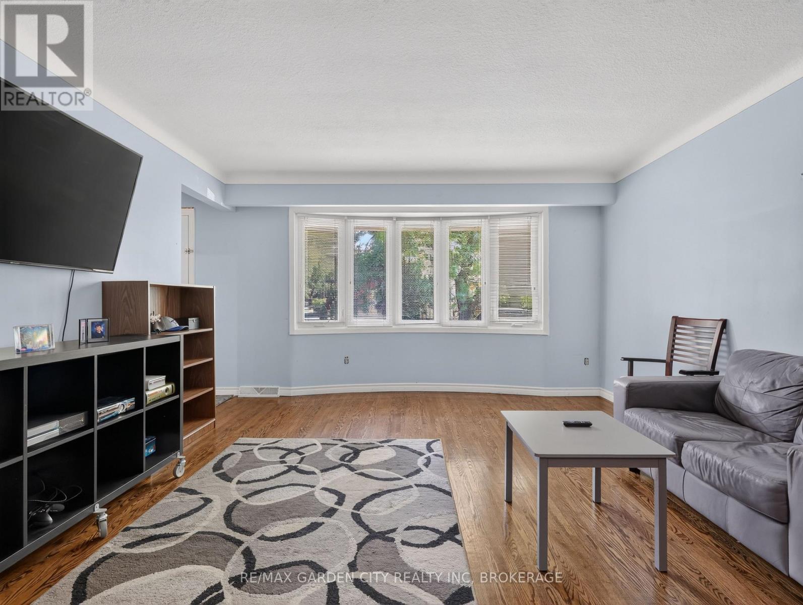 19 Black Knight Road, St. Catharines (Lakeport), ON - Indoor Photo Showing Living Room