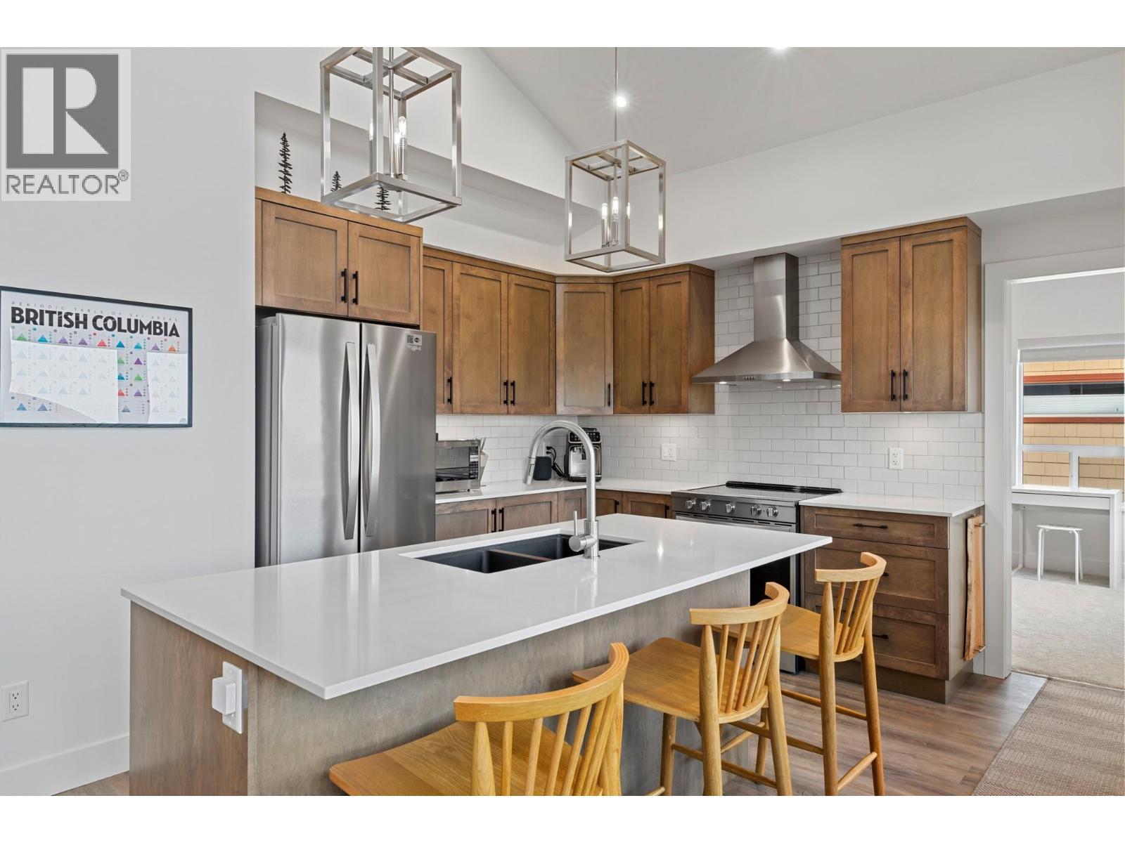 5075 Snowbird Way Unit# 8E, Big White, BC - Indoor Photo Showing Kitchen With Double Sink With Upgraded Kitchen