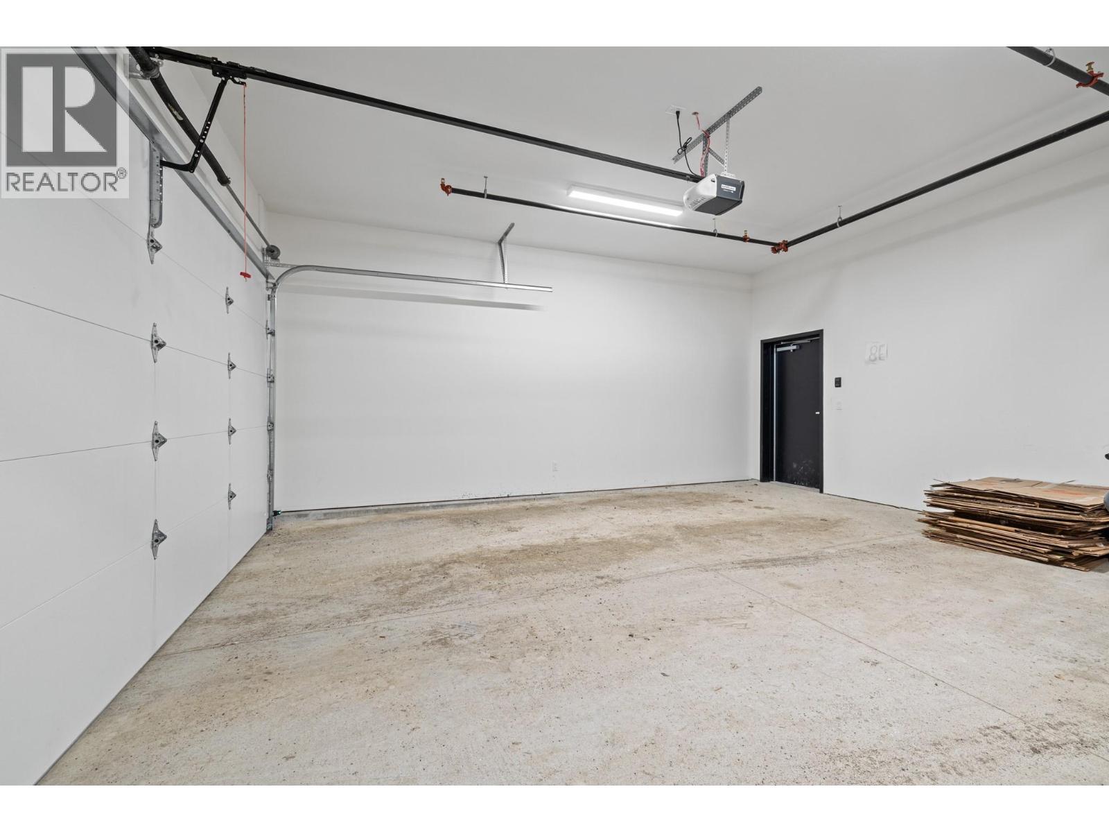 5075 Snowbird Way Unit# 8E, Big White, BC - Indoor Photo Showing Garage
