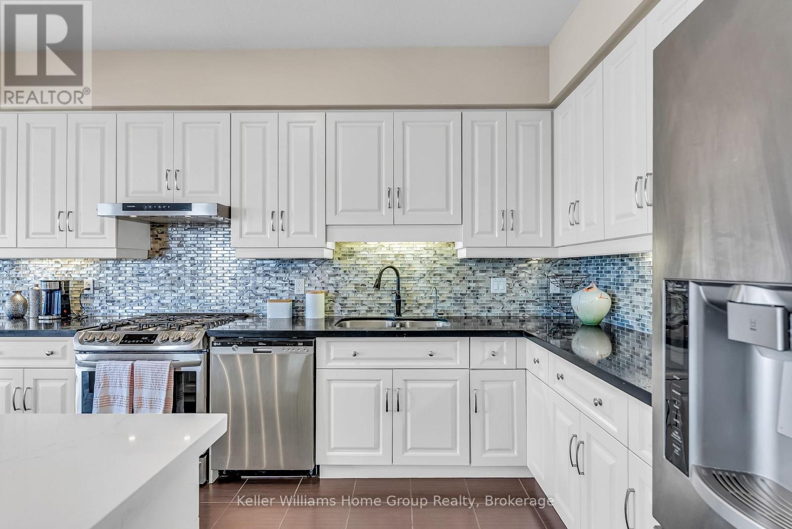 17 Dudley Drive, Guelph (Kortright East), ON - Indoor Photo Showing Kitchen With Double Sink With Upgraded Kitchen