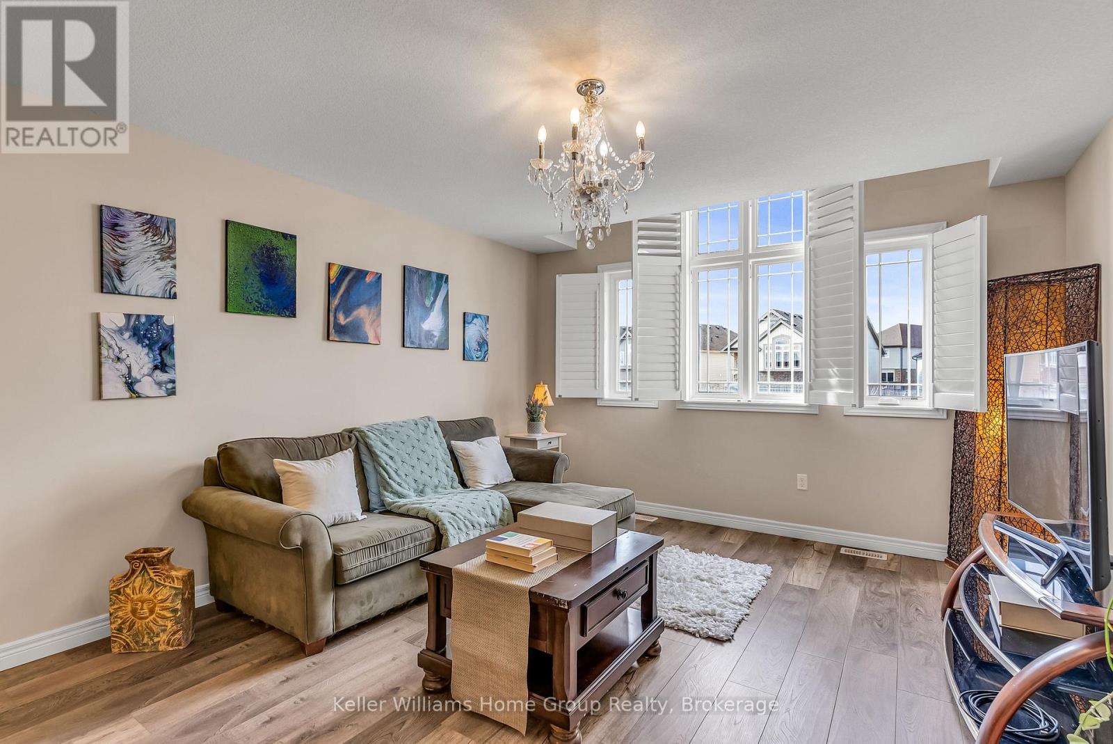17 Dudley Drive, Guelph (Kortright East), ON - Indoor Photo Showing Living Room