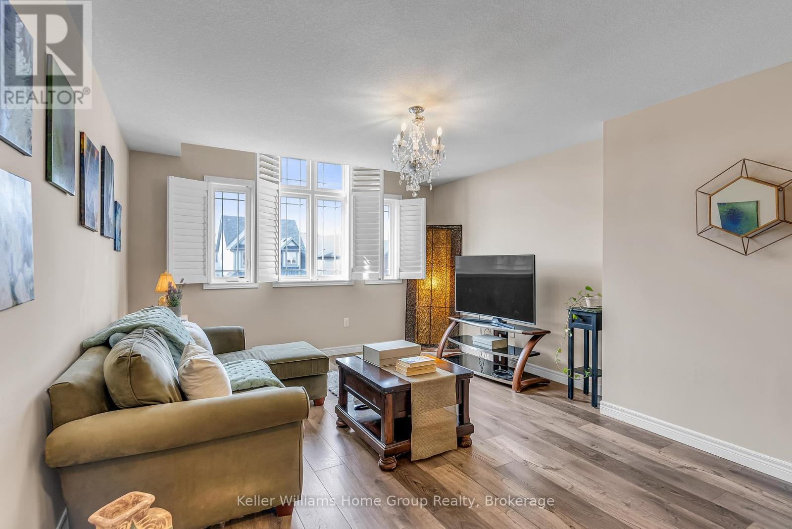 17 Dudley Drive, Guelph (Kortright East), ON - Indoor Photo Showing Living Room