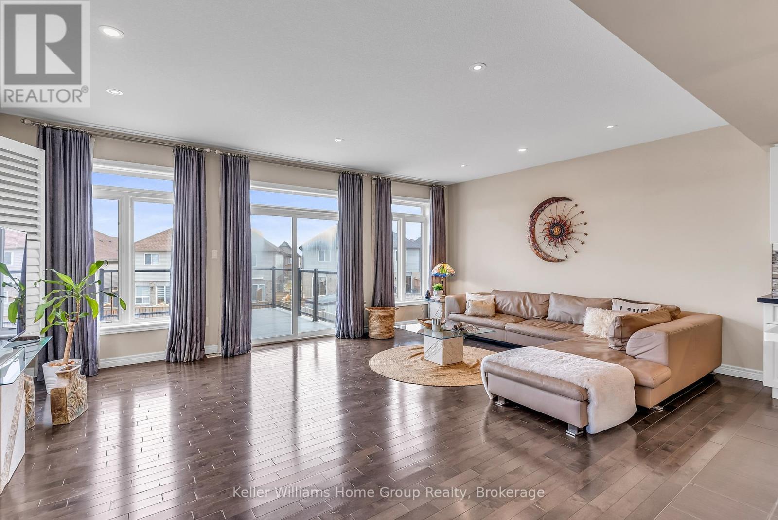17 Dudley Drive, Guelph (Kortright East), ON - Indoor Photo Showing Living Room