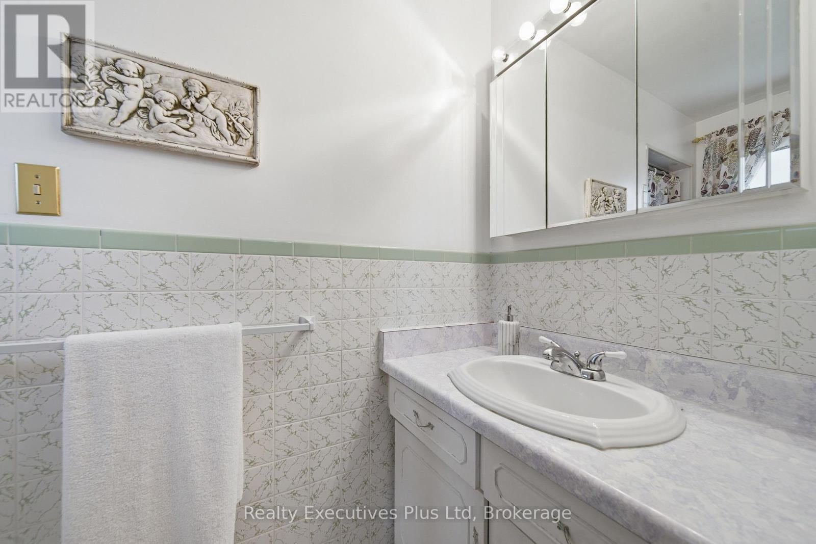 115 Cassino Avenue, Guelph (Grange Road), ON - Indoor Photo Showing Bathroom
