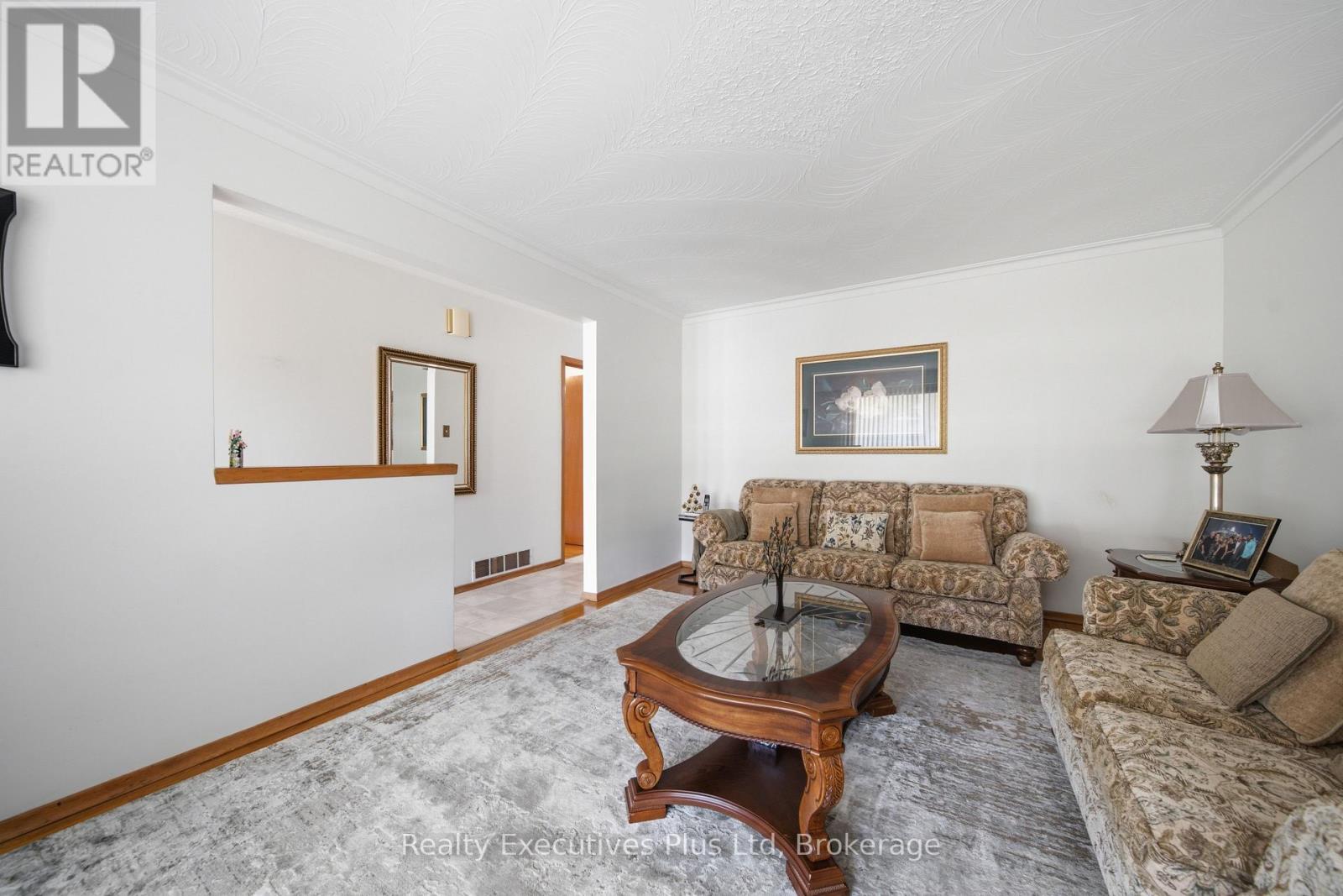 115 Cassino Avenue, Guelph (Grange Road), ON - Indoor Photo Showing Living Room