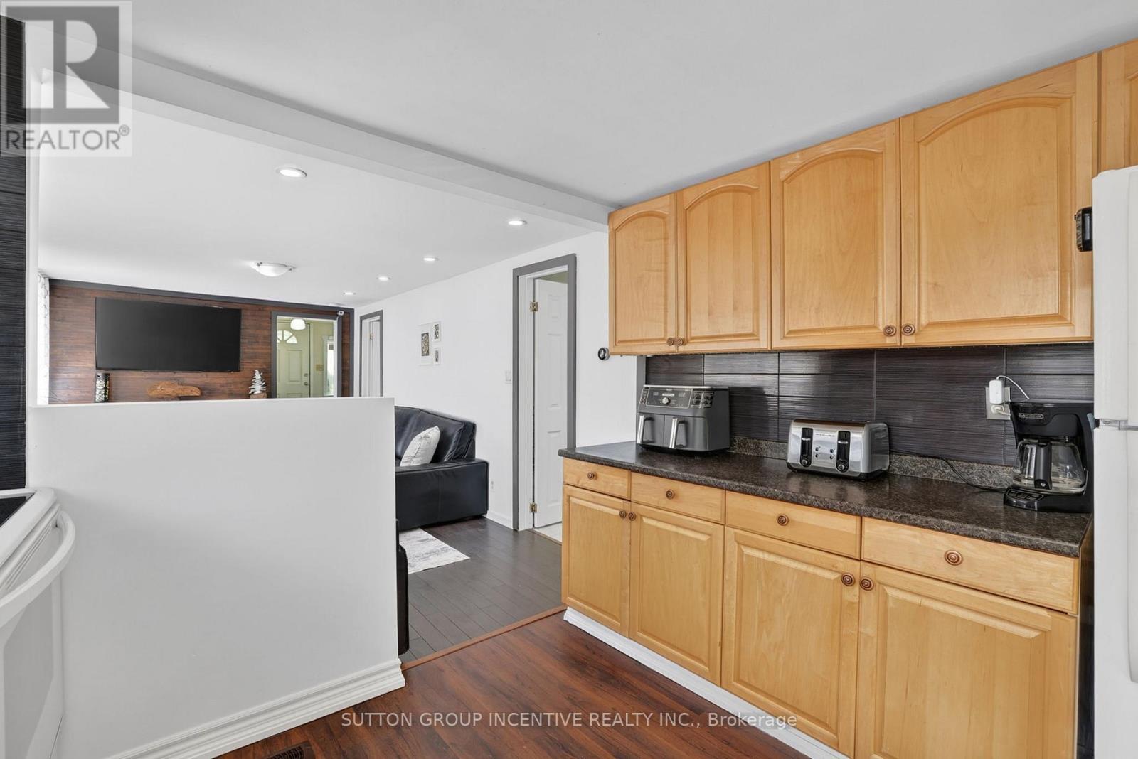 191 Ways Bay Drive, Georgina, ON - Indoor Photo Showing Kitchen