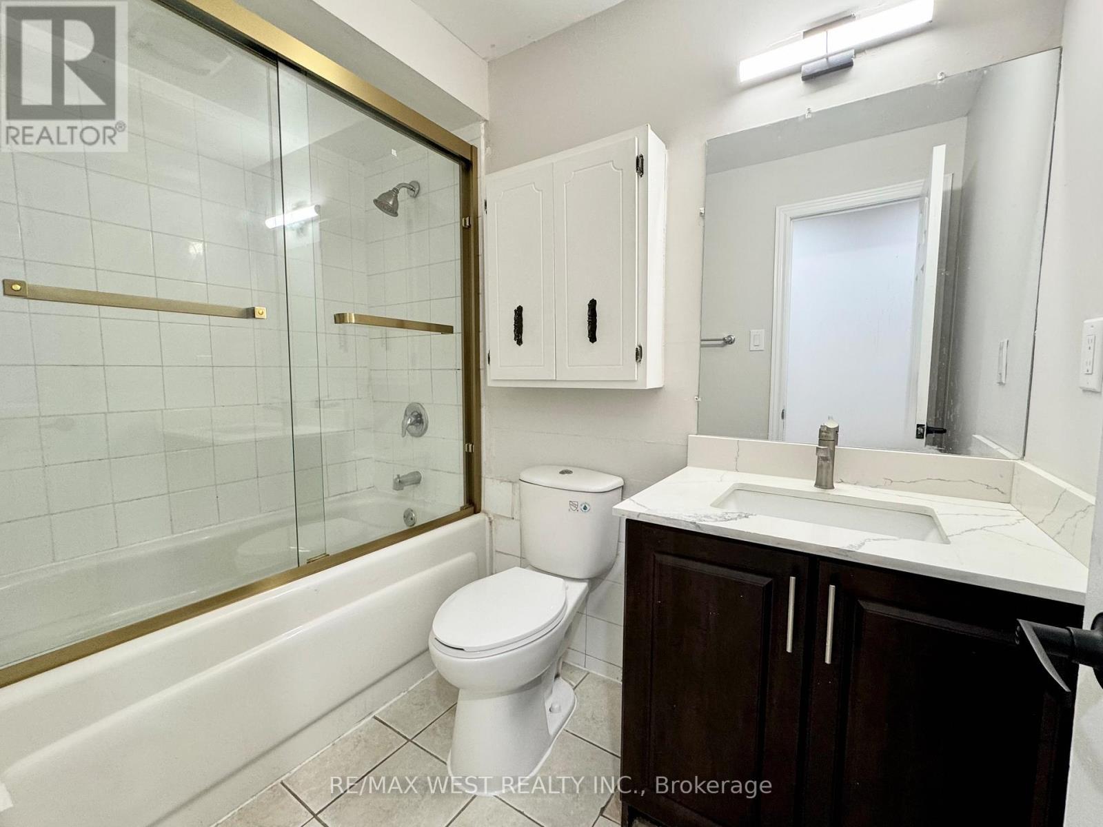 709 - 3533 Derry Road E, Mississauga, ON - Indoor Photo Showing Bathroom