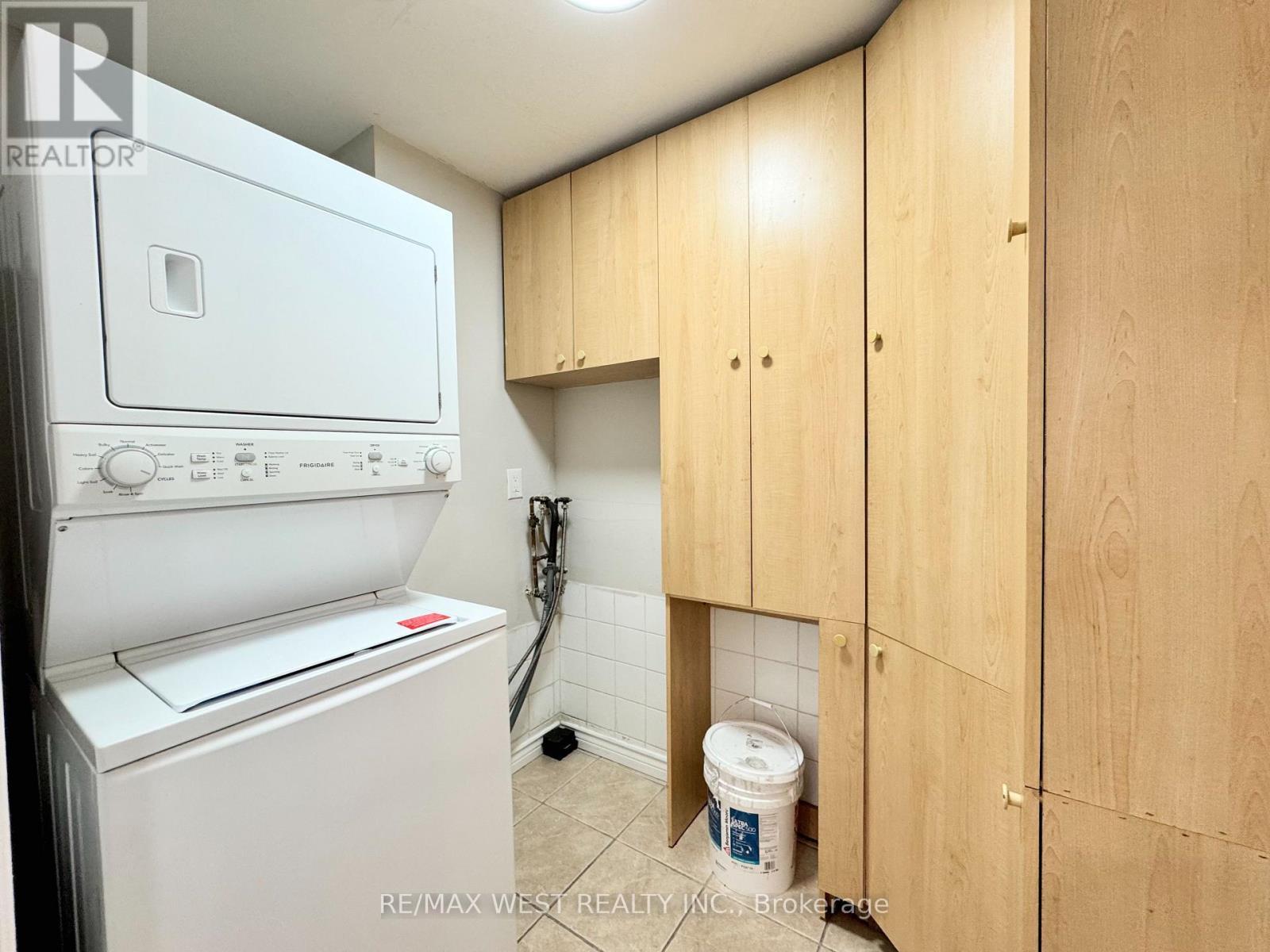 709 - 3533 Derry Road E, Mississauga, ON - Indoor Photo Showing Laundry Room