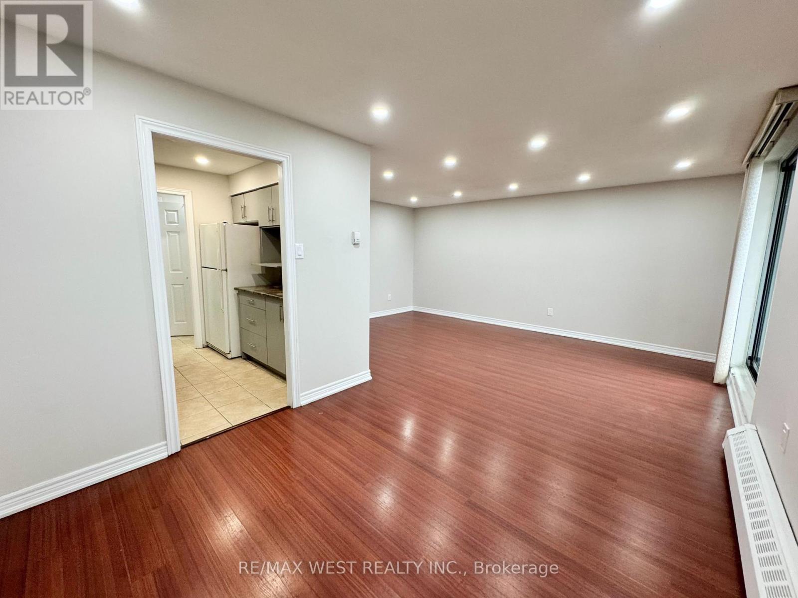 709 - 3533 Derry Road E, Mississauga, ON - Indoor