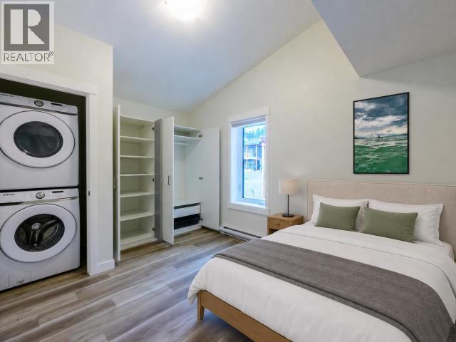 35- Takhini Meadows Drive, Whitehorse North, YT - Indoor Photo Showing Laundry Room