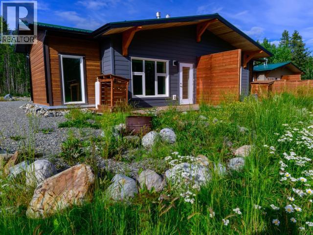 35- Takhini Meadows Drive, Whitehorse North, YT - Outdoor