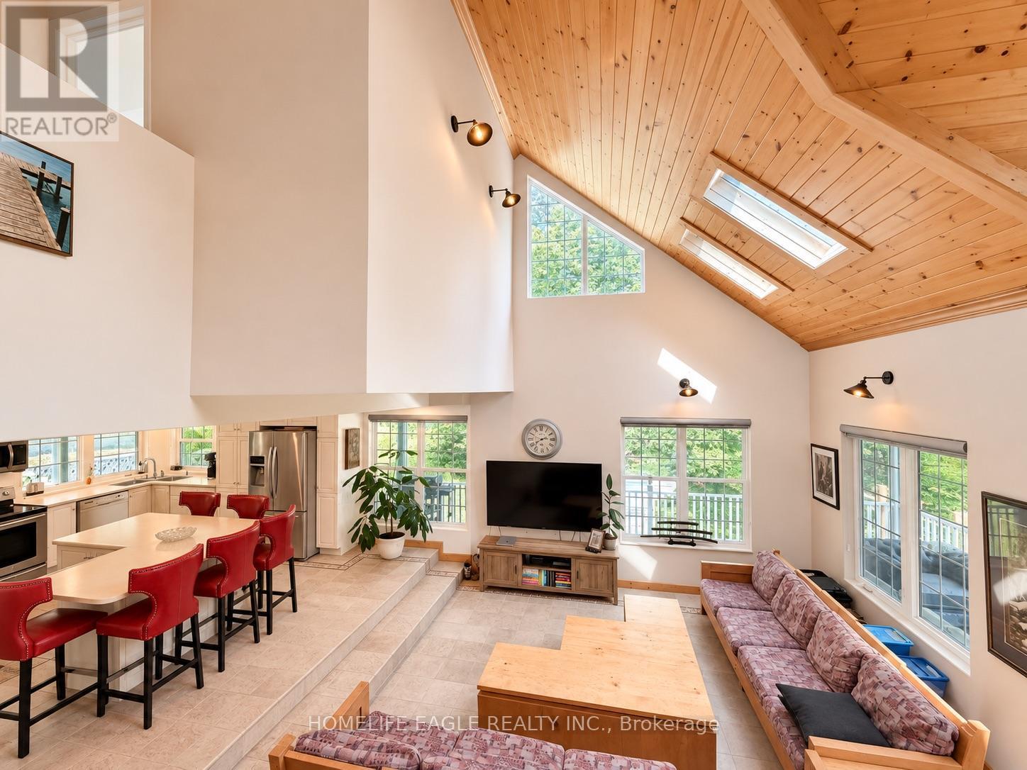 3 Northshore Drive, Parry Sound Remote Area, ON - Indoor Photo Showing Living Room