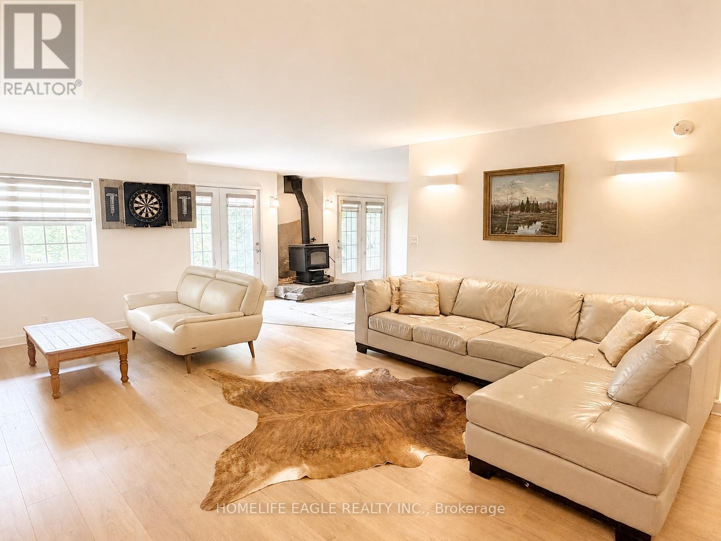 3 Northshore Drive, Parry Sound Remote Area, ON - Indoor Photo Showing Living Room