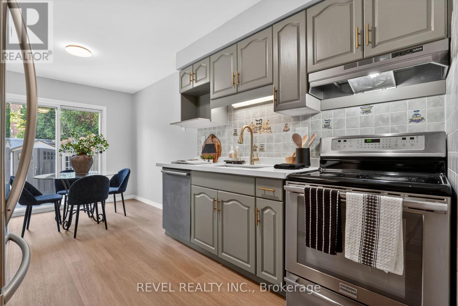 79 Lynnette Drive, Hamilton, ON - Indoor Photo Showing Kitchen