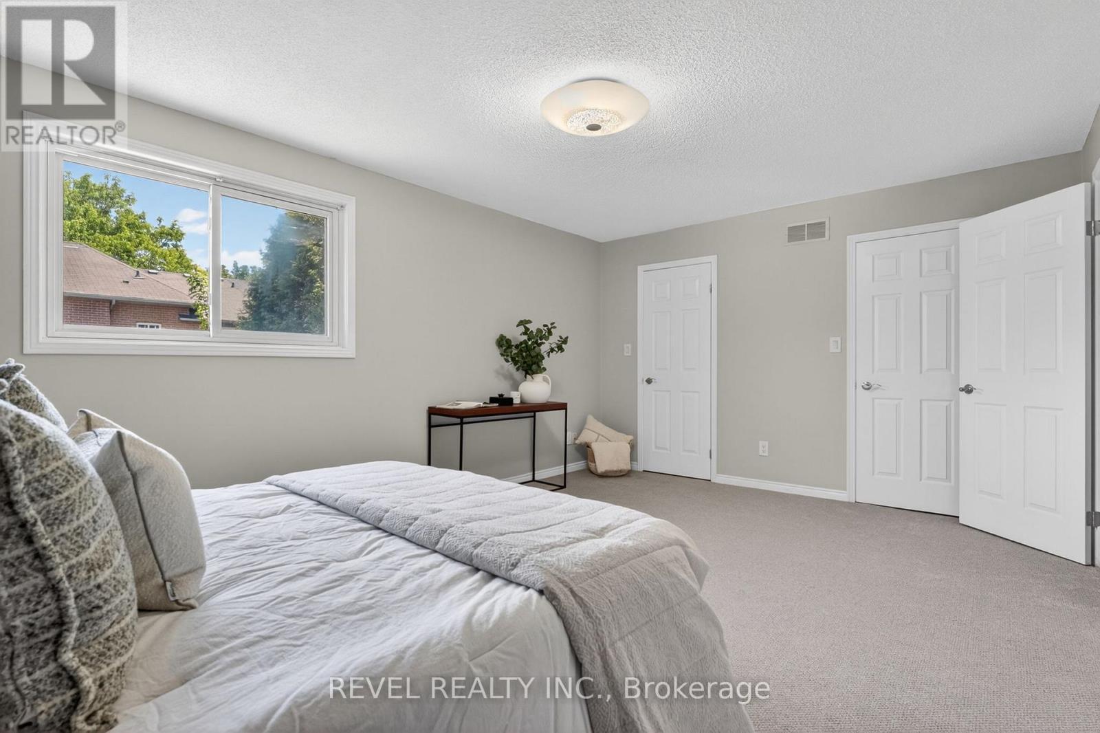 79 Lynnette Drive, Hamilton, ON - Indoor Photo Showing Bedroom
