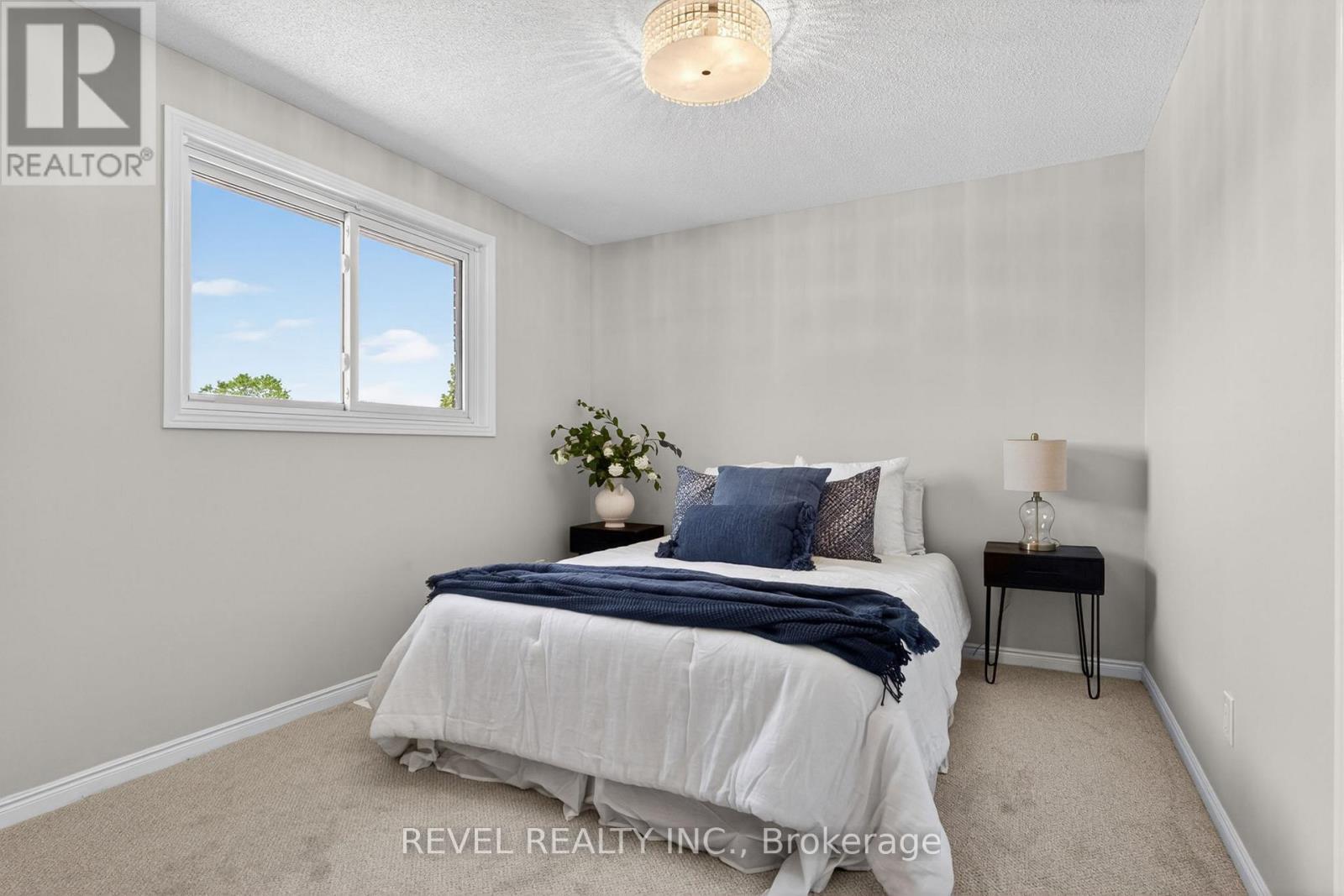 79 Lynnette Drive, Hamilton, ON - Indoor Photo Showing Bedroom