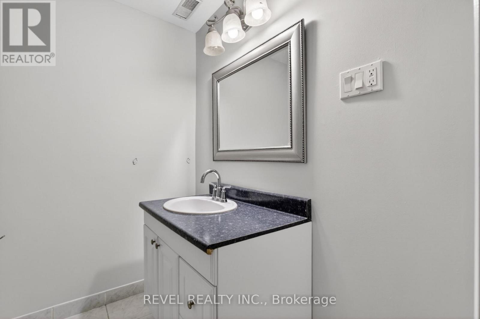 79 Lynnette Drive, Hamilton, ON - Indoor Photo Showing Bathroom