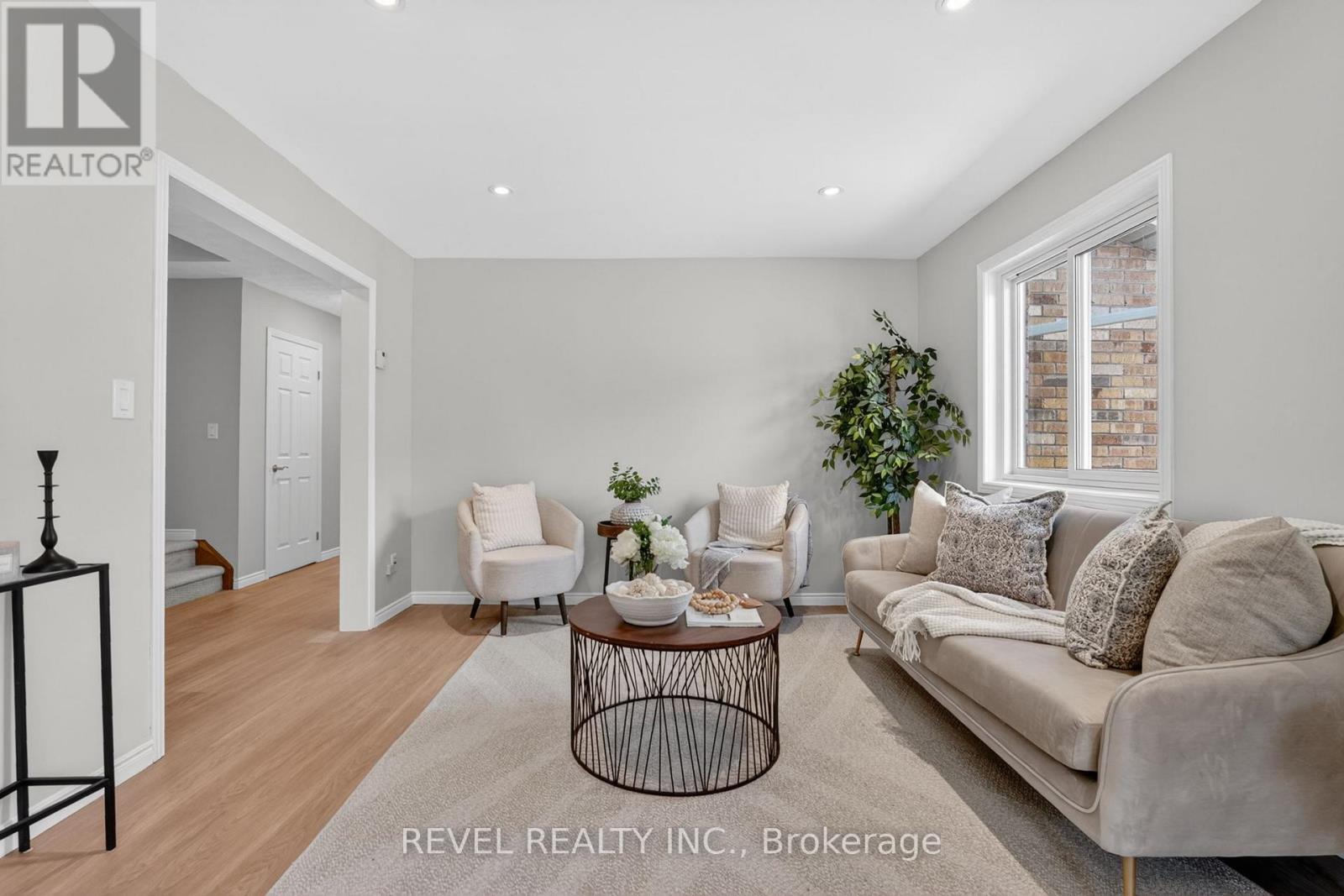 79 Lynnette Drive, Hamilton, ON - Indoor Photo Showing Living Room