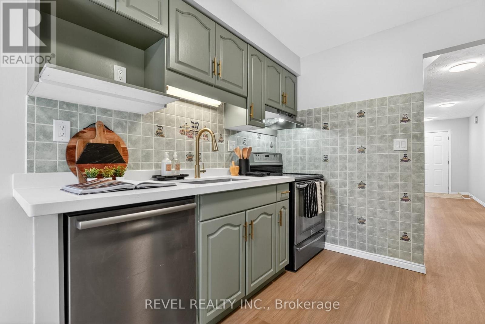 79 Lynnette Drive, Hamilton, ON - Indoor Photo Showing Kitchen