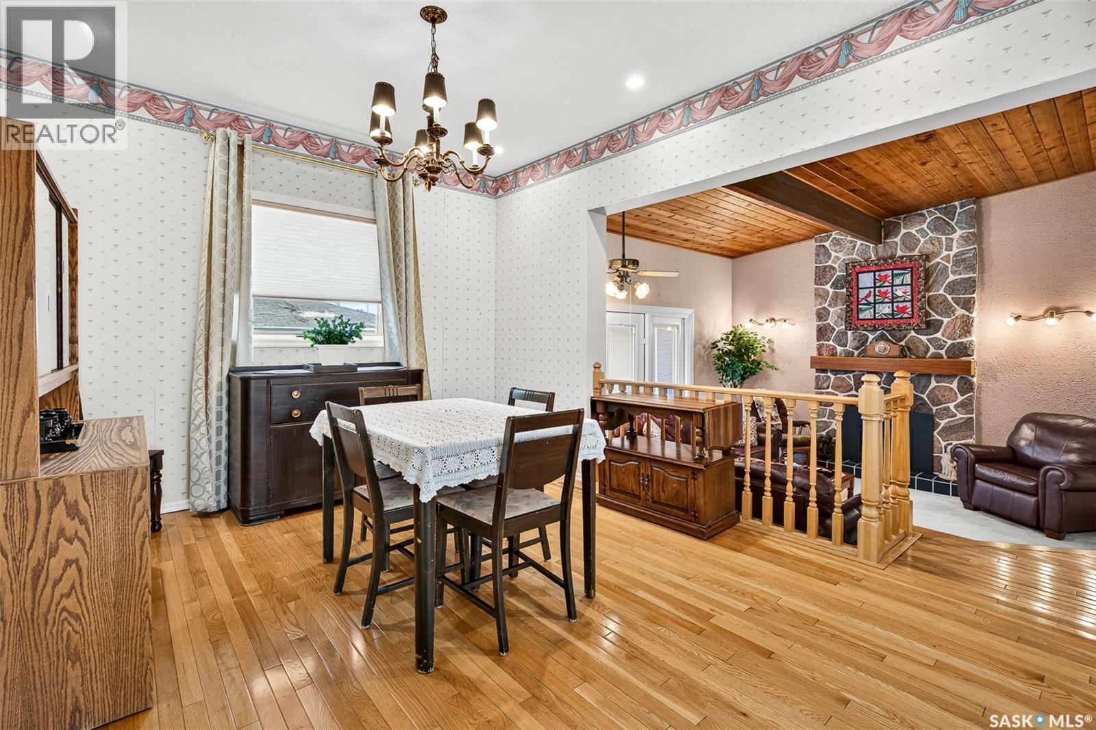 1188 2Nd Avenue Ne, Moose Jaw, SK - Indoor Photo Showing Dining Room