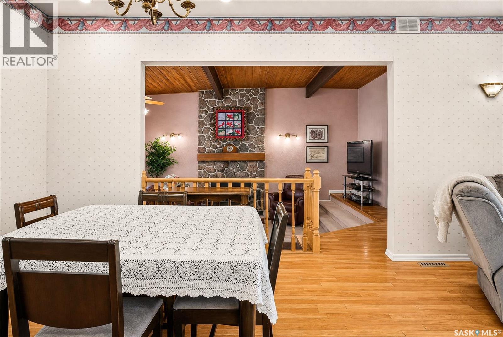 1188 2Nd Avenue Ne, Moose Jaw, SK - Indoor Photo Showing Dining Room