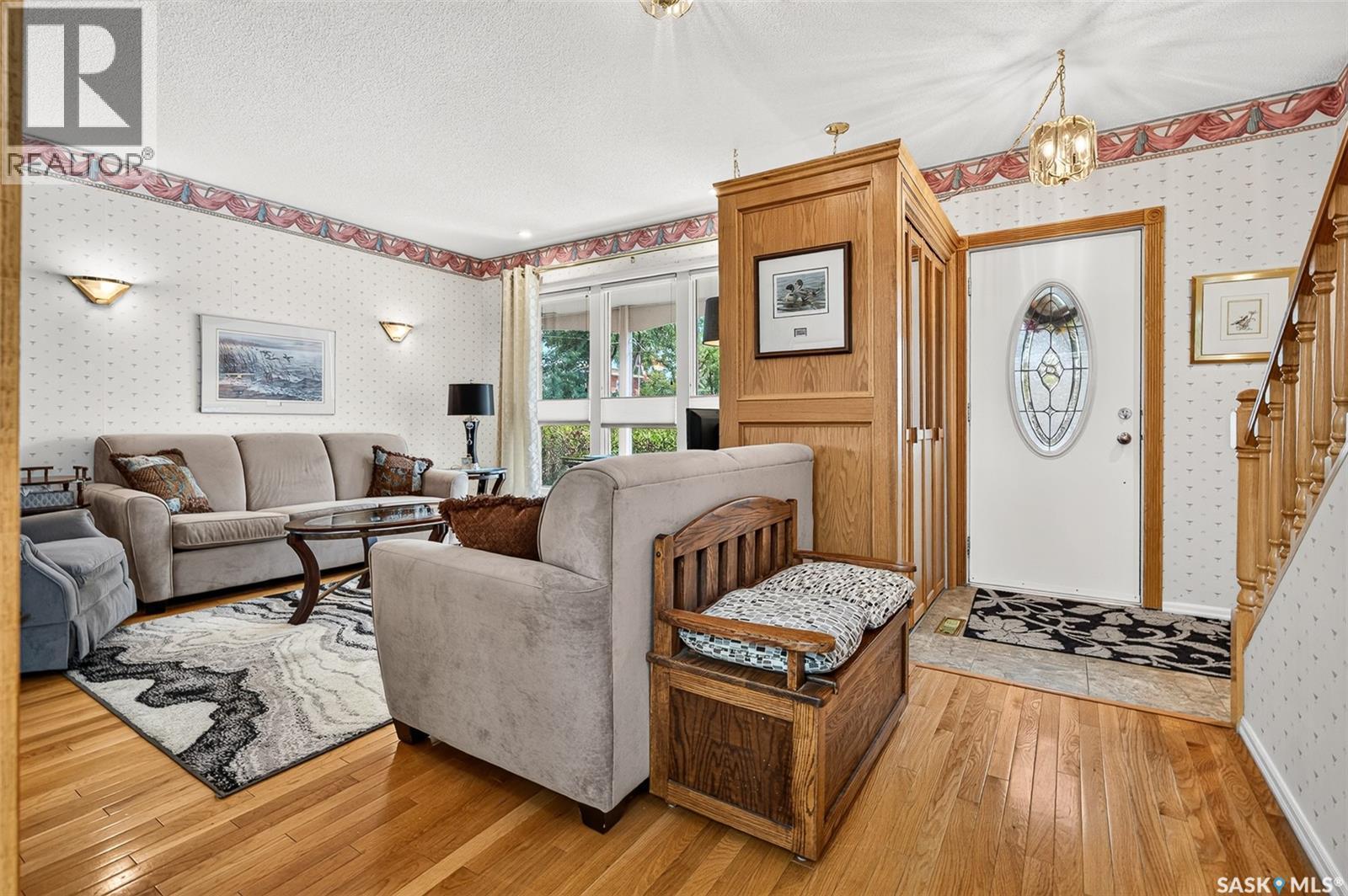1188 2Nd Avenue Ne, Moose Jaw, SK - Indoor Photo Showing Living Room