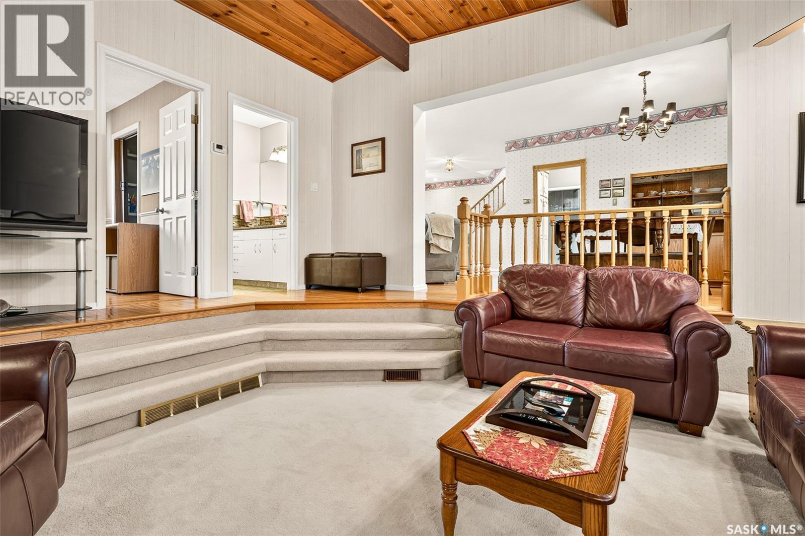 1188 2Nd Avenue Ne, Moose Jaw, SK - Indoor Photo Showing Living Room