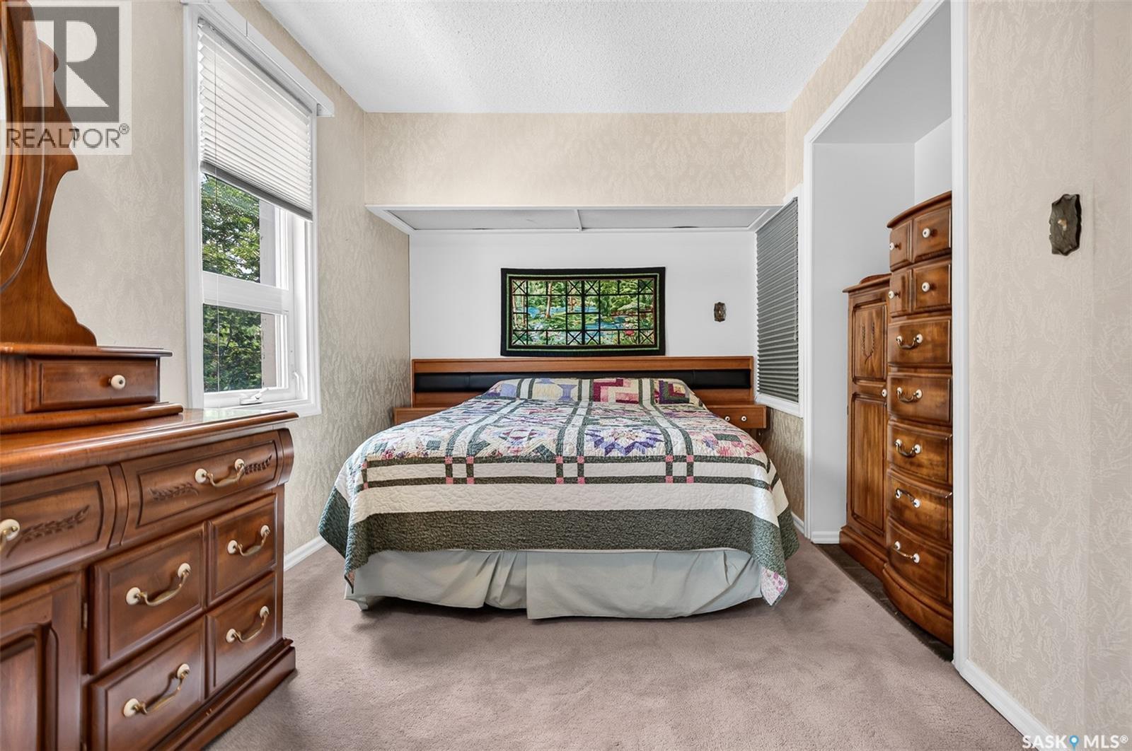 1188 2Nd Avenue Ne, Moose Jaw, SK - Indoor Photo Showing Bedroom