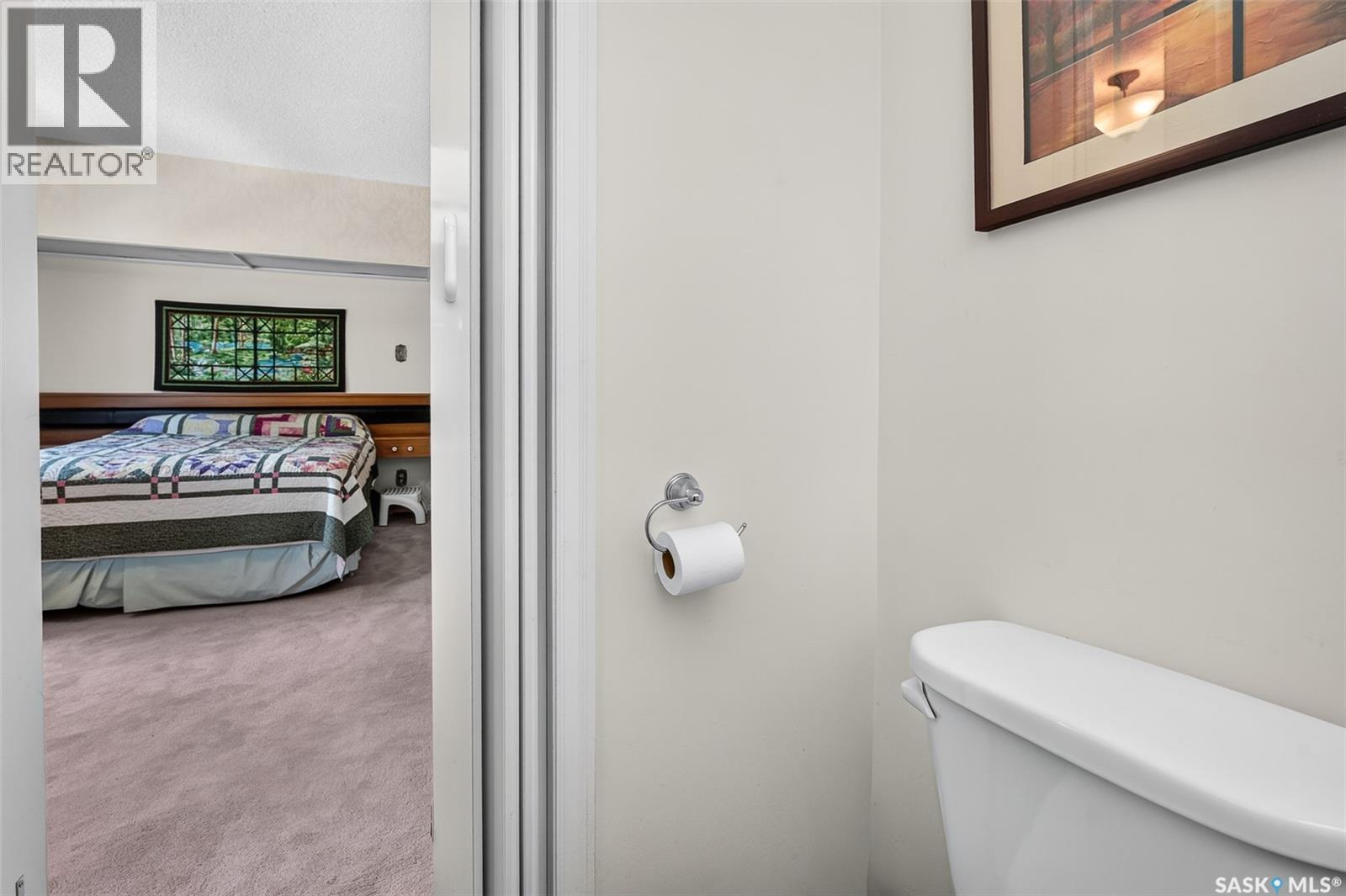 1188 2Nd Avenue Ne, Moose Jaw, SK - Indoor Photo Showing Bathroom