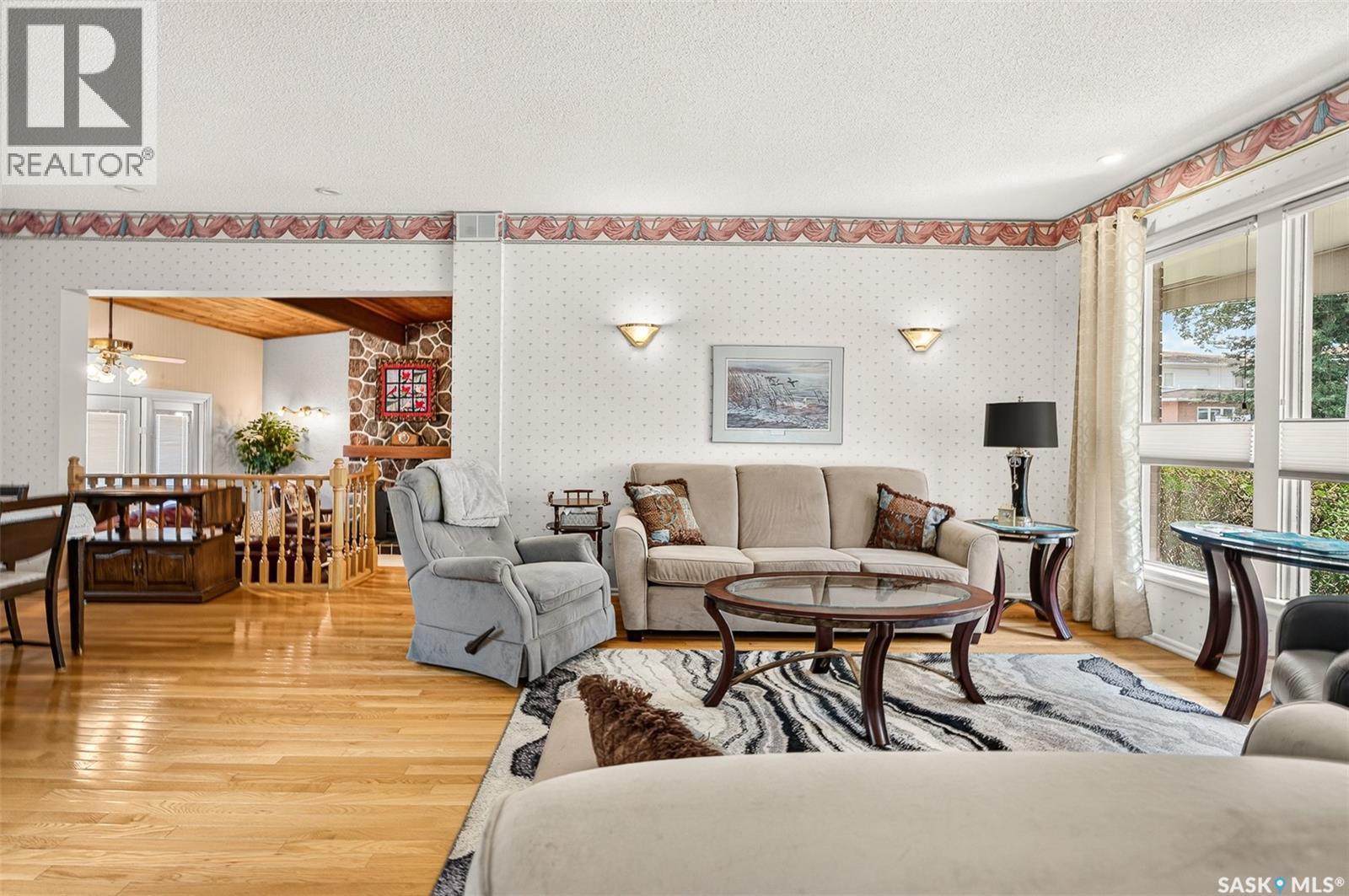 1188 2Nd Avenue Ne, Moose Jaw, SK - Indoor Photo Showing Living Room