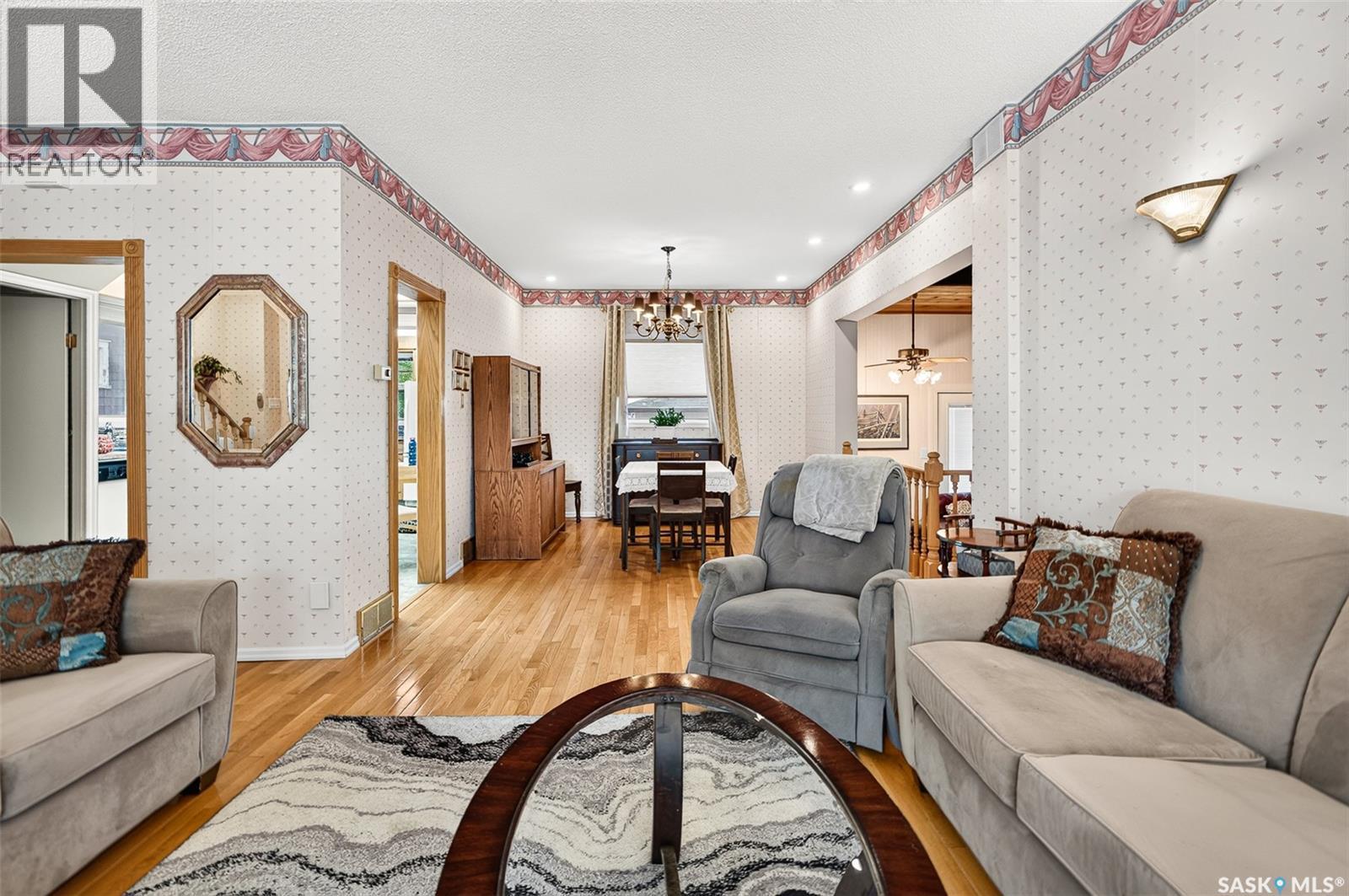 1188 2Nd Avenue Ne, Moose Jaw, SK - Indoor Photo Showing Living Room