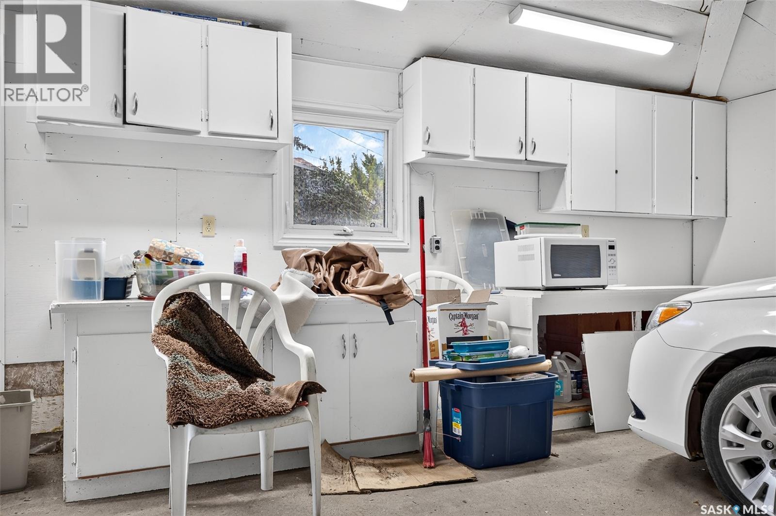 1188 2Nd Avenue Ne, Moose Jaw, SK - Indoor Photo Showing Laundry Room