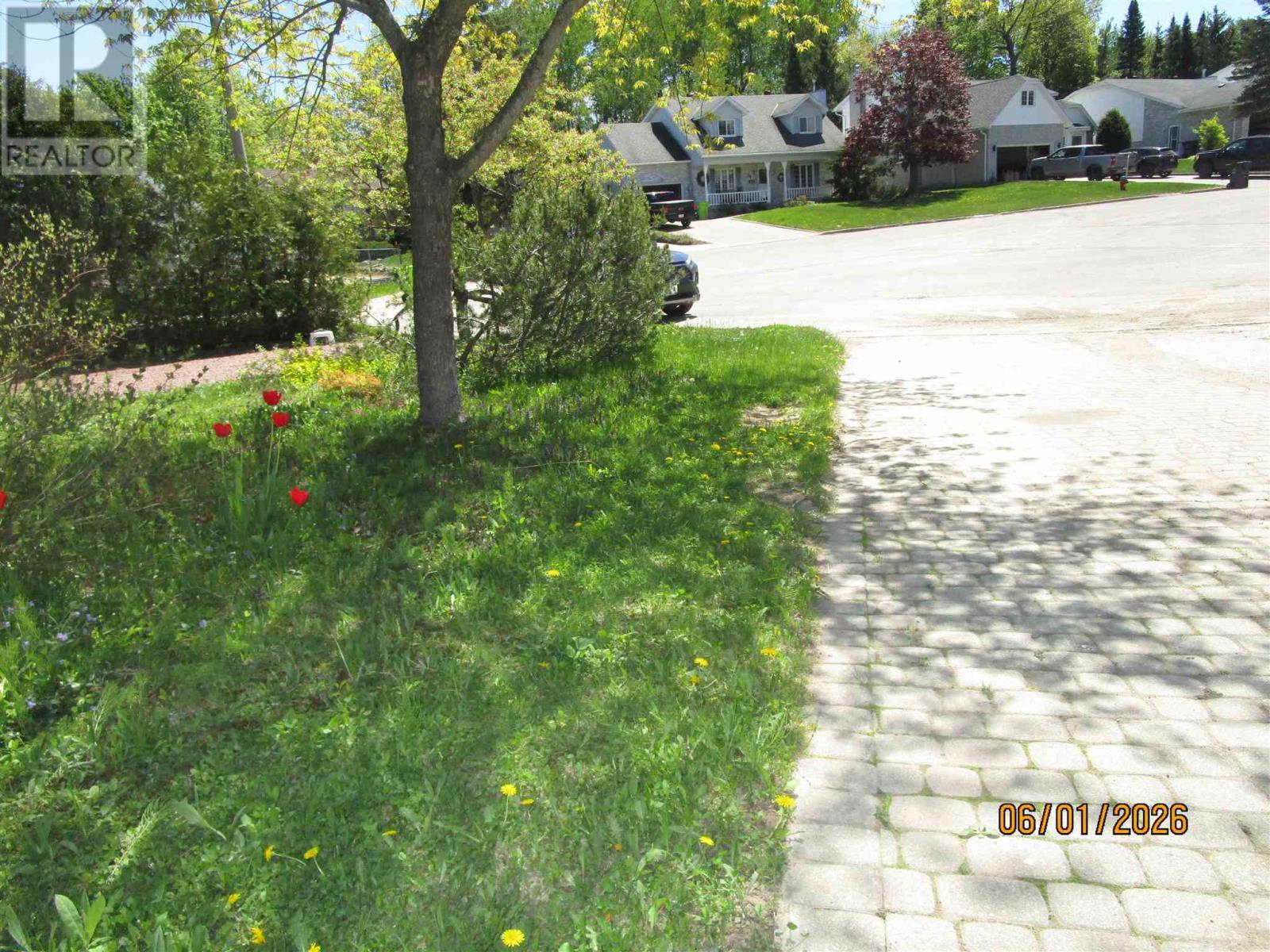 27 Plummer Ct, Sault Ste. Marie, ON - Outdoor