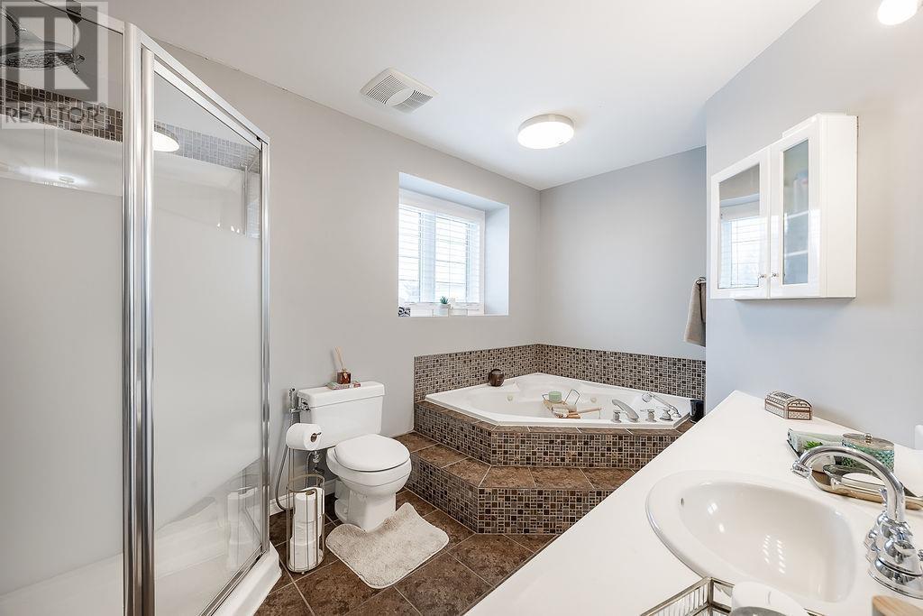 27 Plummer Ct, Sault Ste. Marie, ON - Indoor Photo Showing Bathroom