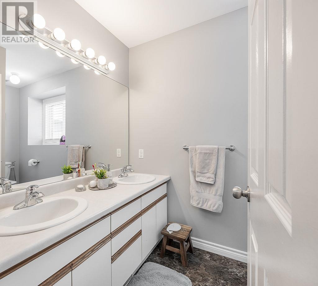 27 Plummer Ct, Sault Ste. Marie, ON - Indoor Photo Showing Bathroom