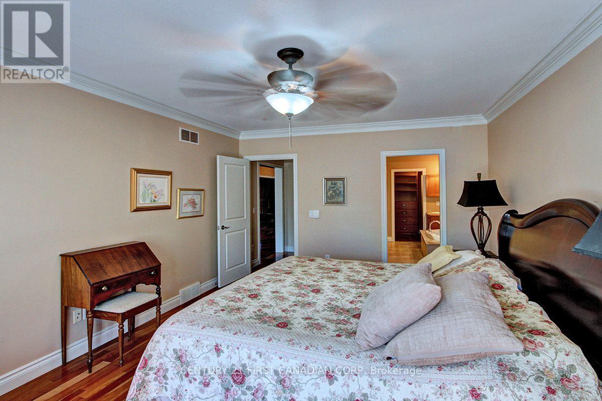 581 Plane Tree Drive, London North (North R), ON - Indoor Photo Showing Bedroom