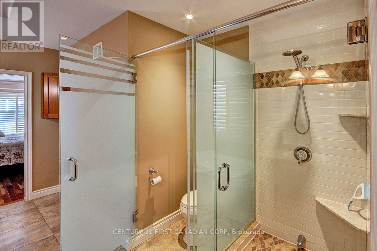 581 Plane Tree Drive, London North (North R), ON - Indoor Photo Showing Bathroom