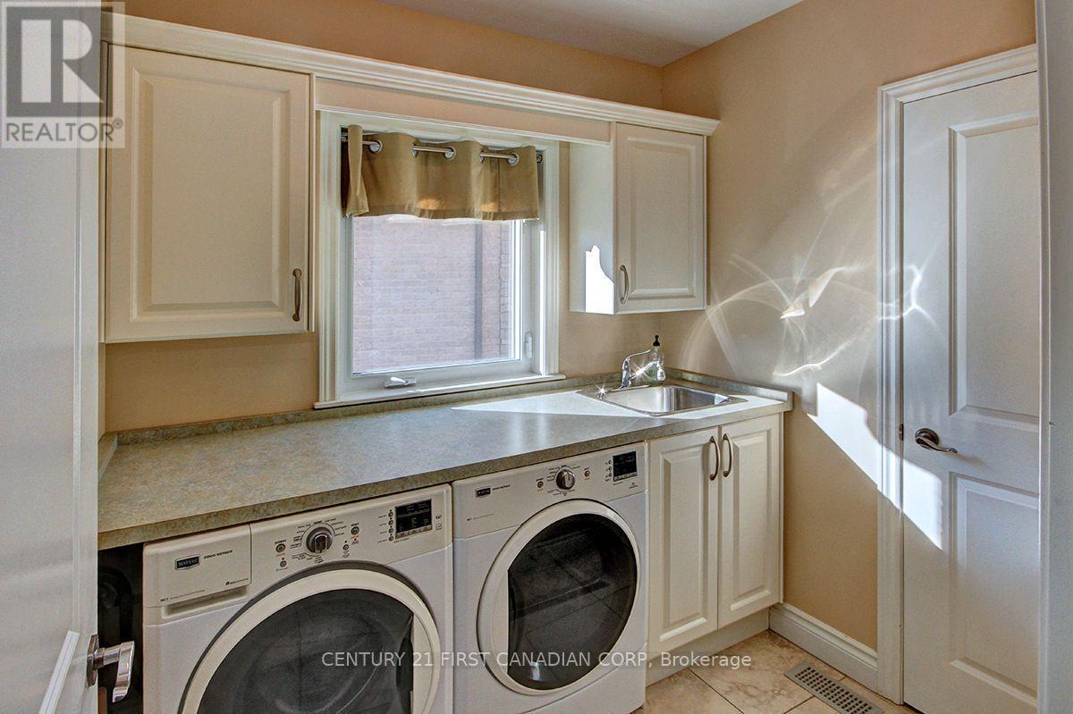 581 Plane Tree Drive, London North (North R), ON - Indoor Photo Showing Laundry Room