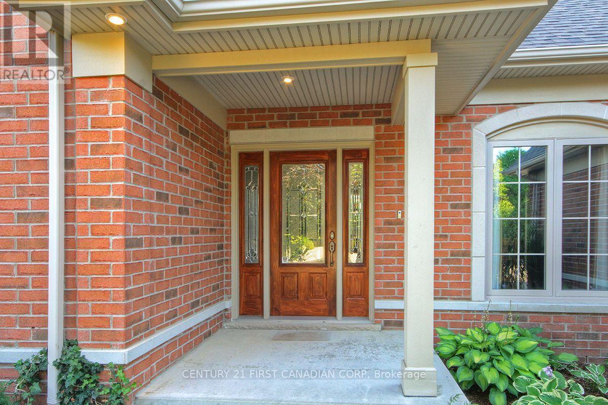 581 Plane Tree Drive, London North (North R), ON - Outdoor With Exterior