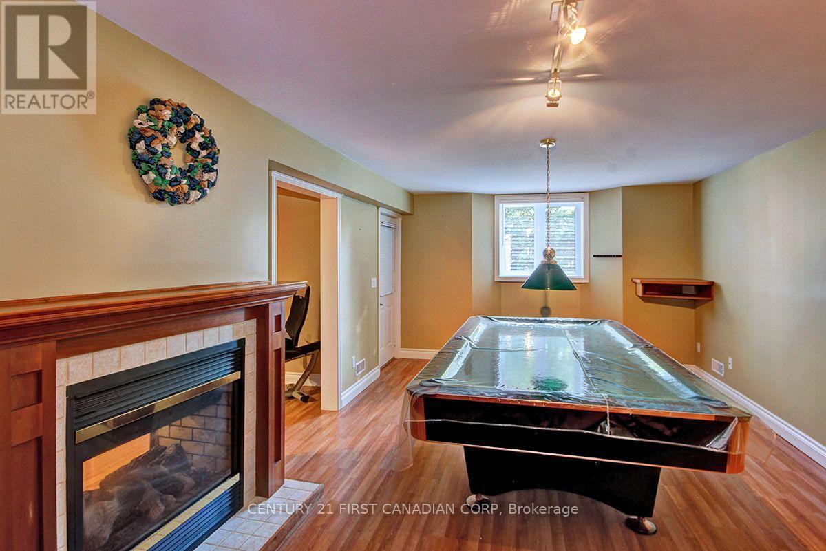 581 Plane Tree Drive, London North (North R), ON - Indoor Photo Showing Other Room With Fireplace