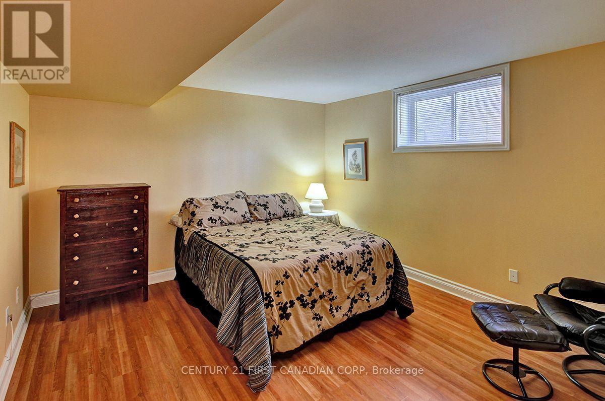 581 Plane Tree Drive, London North (North R), ON - Indoor Photo Showing Bedroom