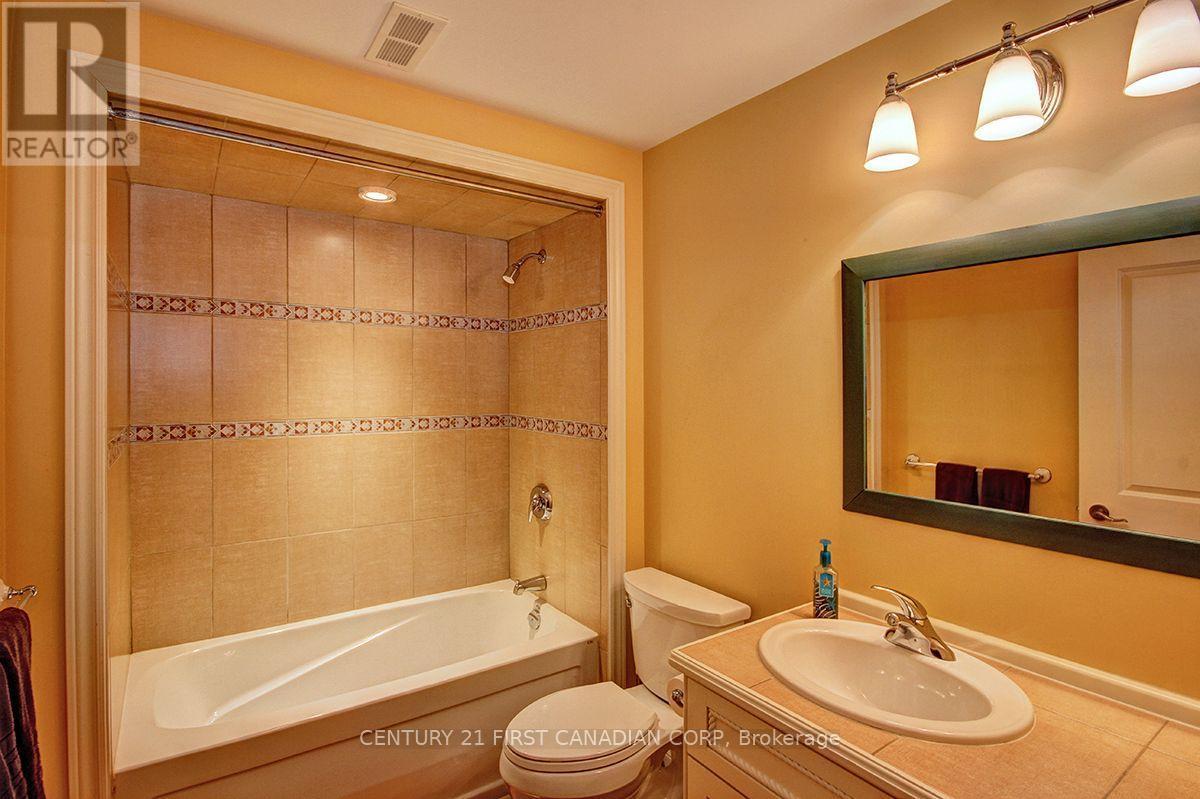 581 Plane Tree Drive, London North (North R), ON - Indoor Photo Showing Bathroom